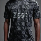 Maillot de football noir pour supporters de l'Ajax 23-24