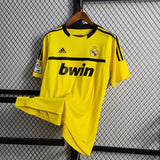 2011/2012 Real Madrid Yellow Goalkeeper Retro Football Shirt image 2