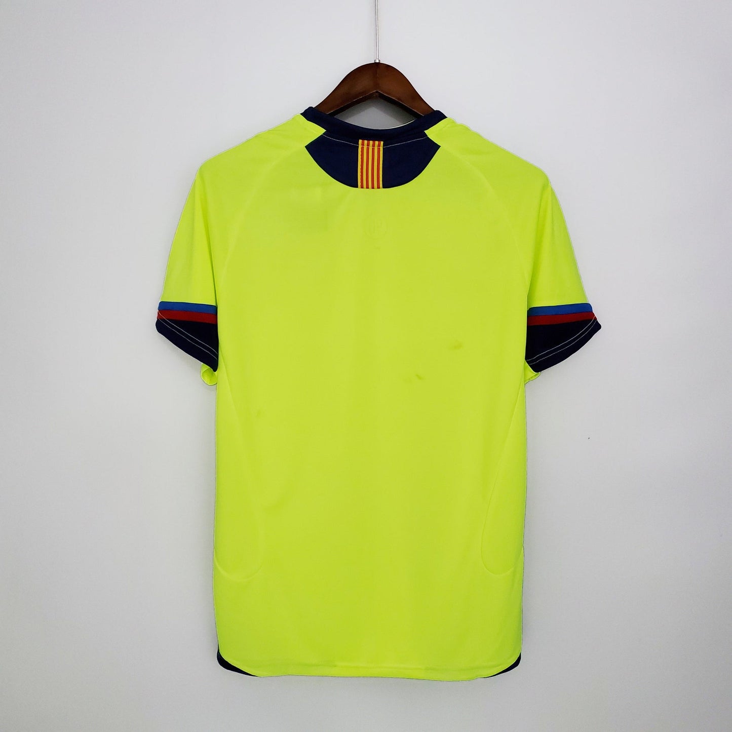 2005/2006 Barcelona Away Retro Football Shirt image 3