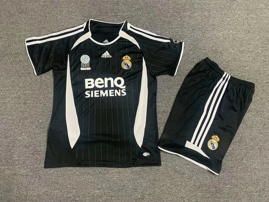 2006/2007 Kids Real Madrid Away Retro Football Shirt image 1
