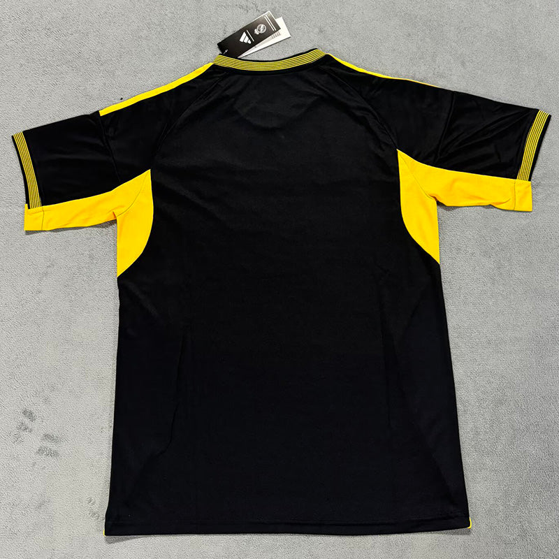 2025/2026 Real Madrid Black Special Edition Training Football Shirt image 2
