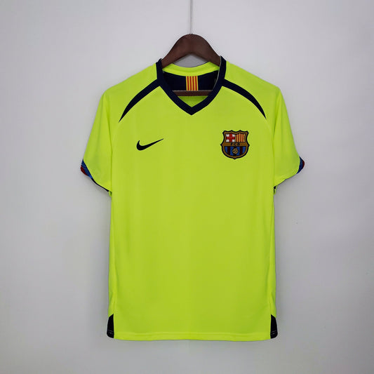 2005/2006 Barcelona Away Retro Football Shirt image 1