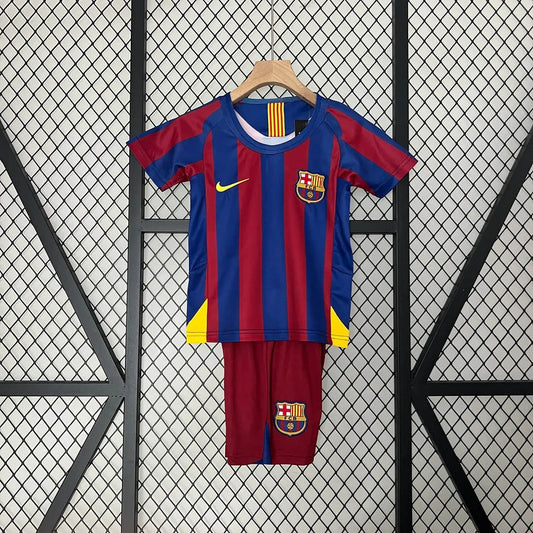 2005/2006 Kids Barcelona Home Retro Football Shirt image 1