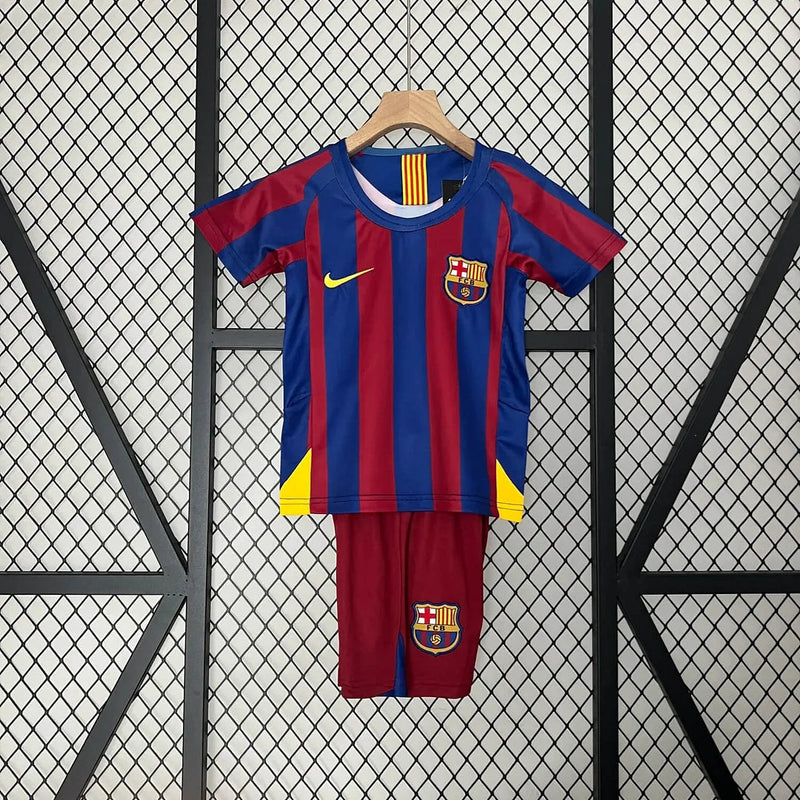 2005/2006 Kids Barcelona Home Retro Football Shirt image 1